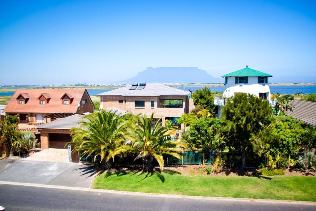 Cape Oasis Guesthouse Блаубергстранд Экстерьер фото